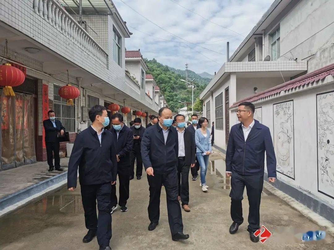 县委书记冯朝勇,县长袁礼锋,县委常委,副县长王德平等陪同调研.