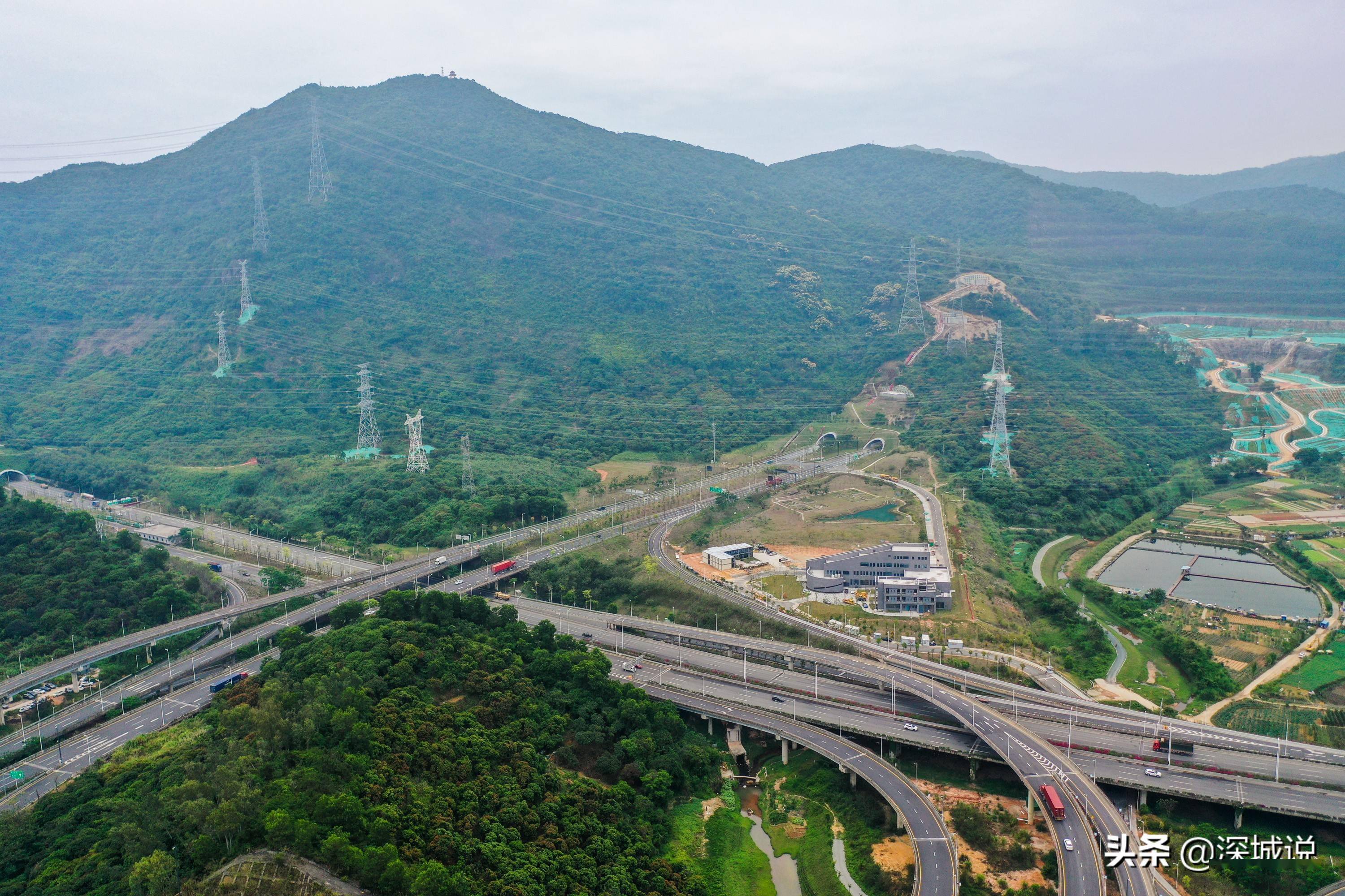 航拍深圳坪山区看东部新区开展大规模建设