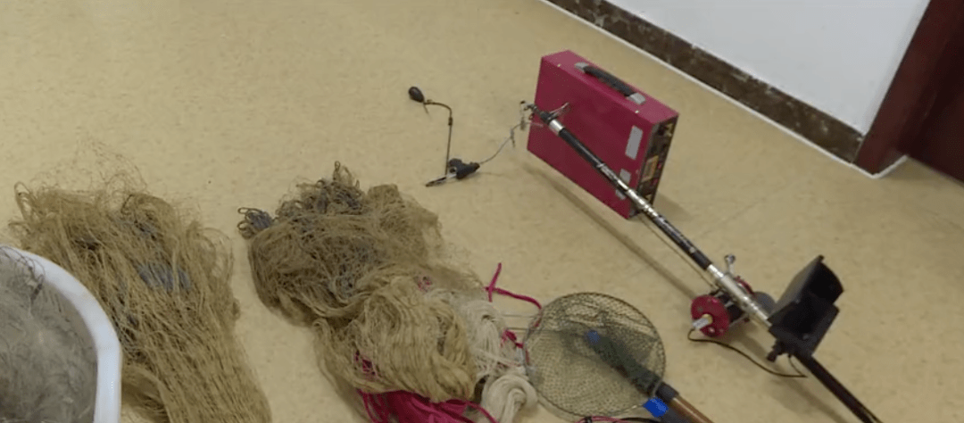 城事跟着邻居学电鱼师徒双双被刑拘