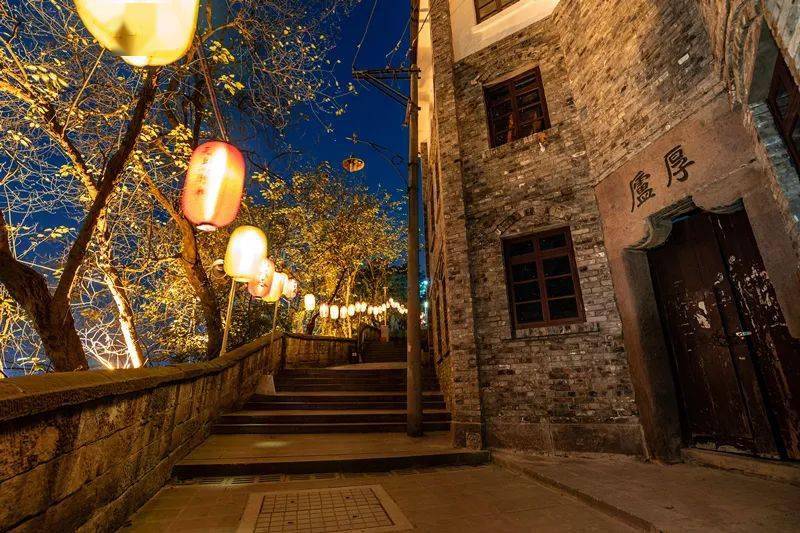 厚庐修建于20世纪30年代,八字门,石朝门头,u型合院,悬山坡屋顶,砖木