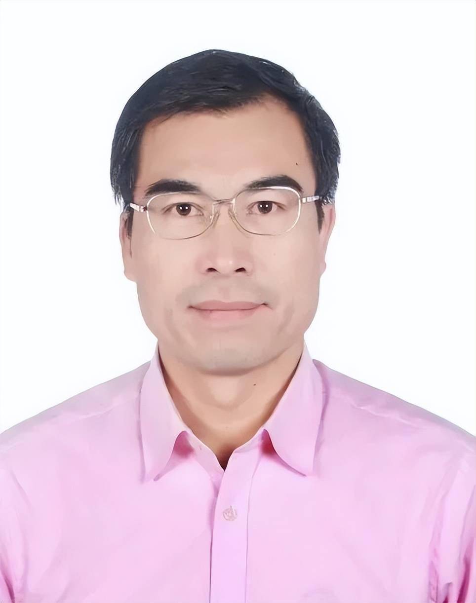 省委组织部副部长刘光华宣布省委任职决定