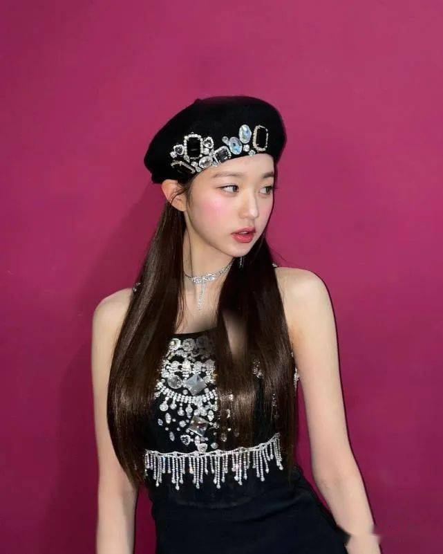 "张元英的脸一点都没有被埋没","终于有贝雷帽自拍,身材比例超