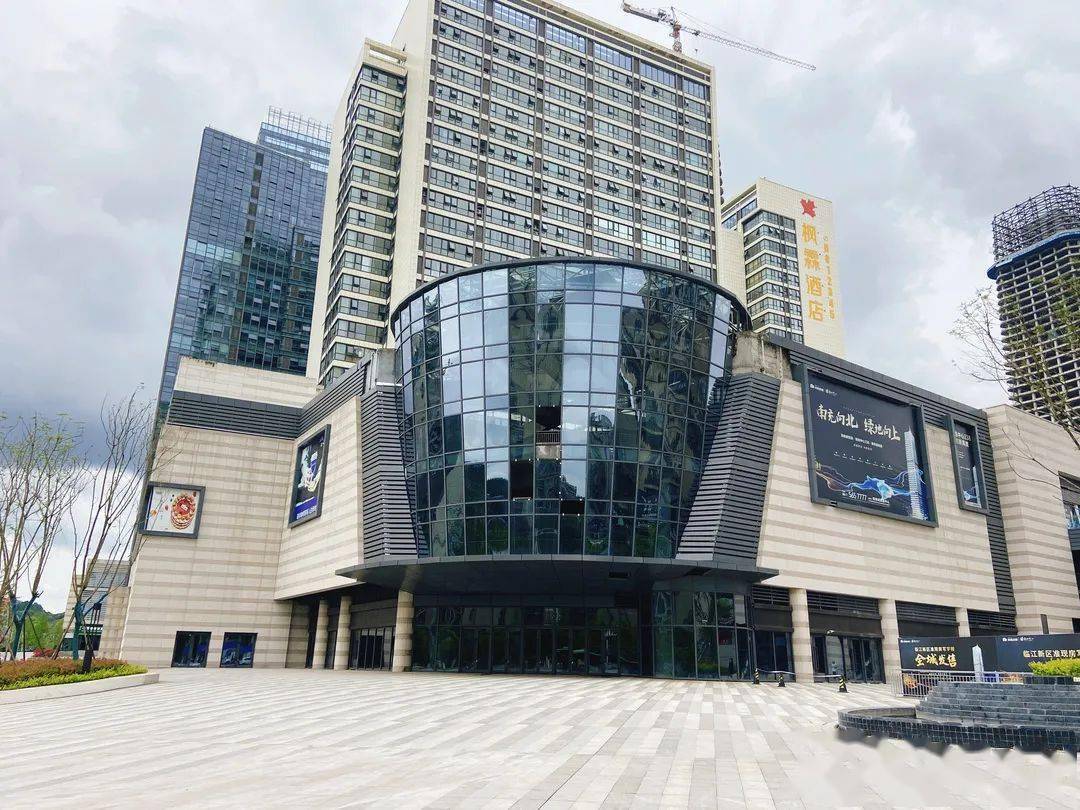 惨淡南充北站片区绿地熙悦广场仅有几家商铺开业