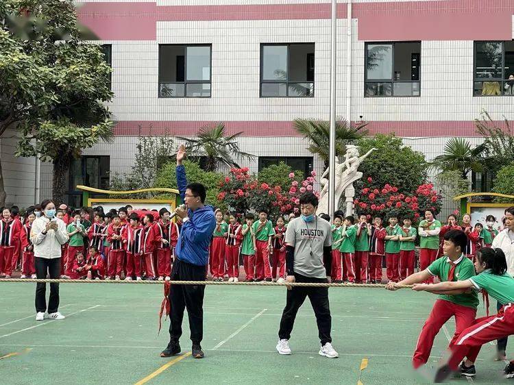 拔河比赛促团结凝心聚力展风采开封市马市街小学举行师生拔河比赛