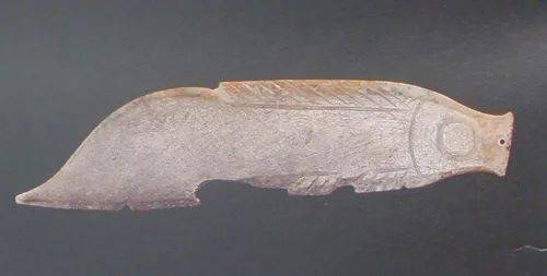 商周时期的玉鱼_尾部_河南_鱼身圆