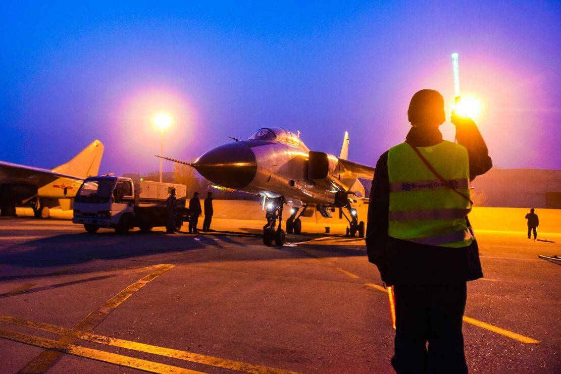 夜航训练:星光铁翼 抒写暗夜传奇_飞行_夜间_飞机的