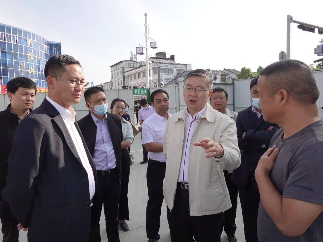 在鹤庆县委副书记,县长张洪军,副县长陈兆斌及相关部门负责人的陪同下