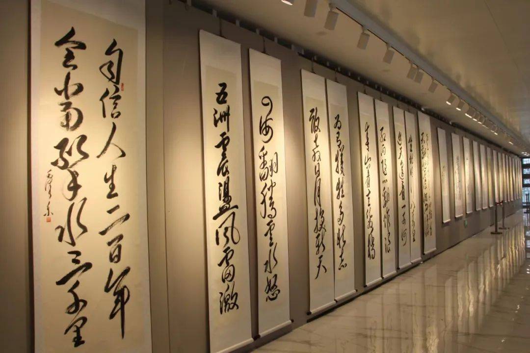 展讯 萧耀明毛体书法恭录毛主席诗词展漳州红色伟人 