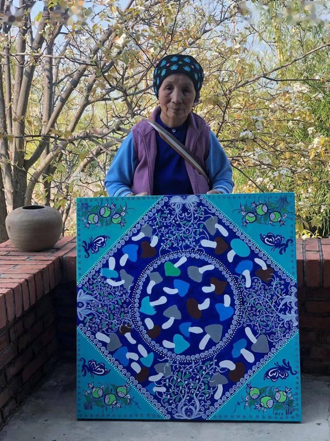 80岁老太太没上过学却将画展开到北京一幅画卖10000元牛逼