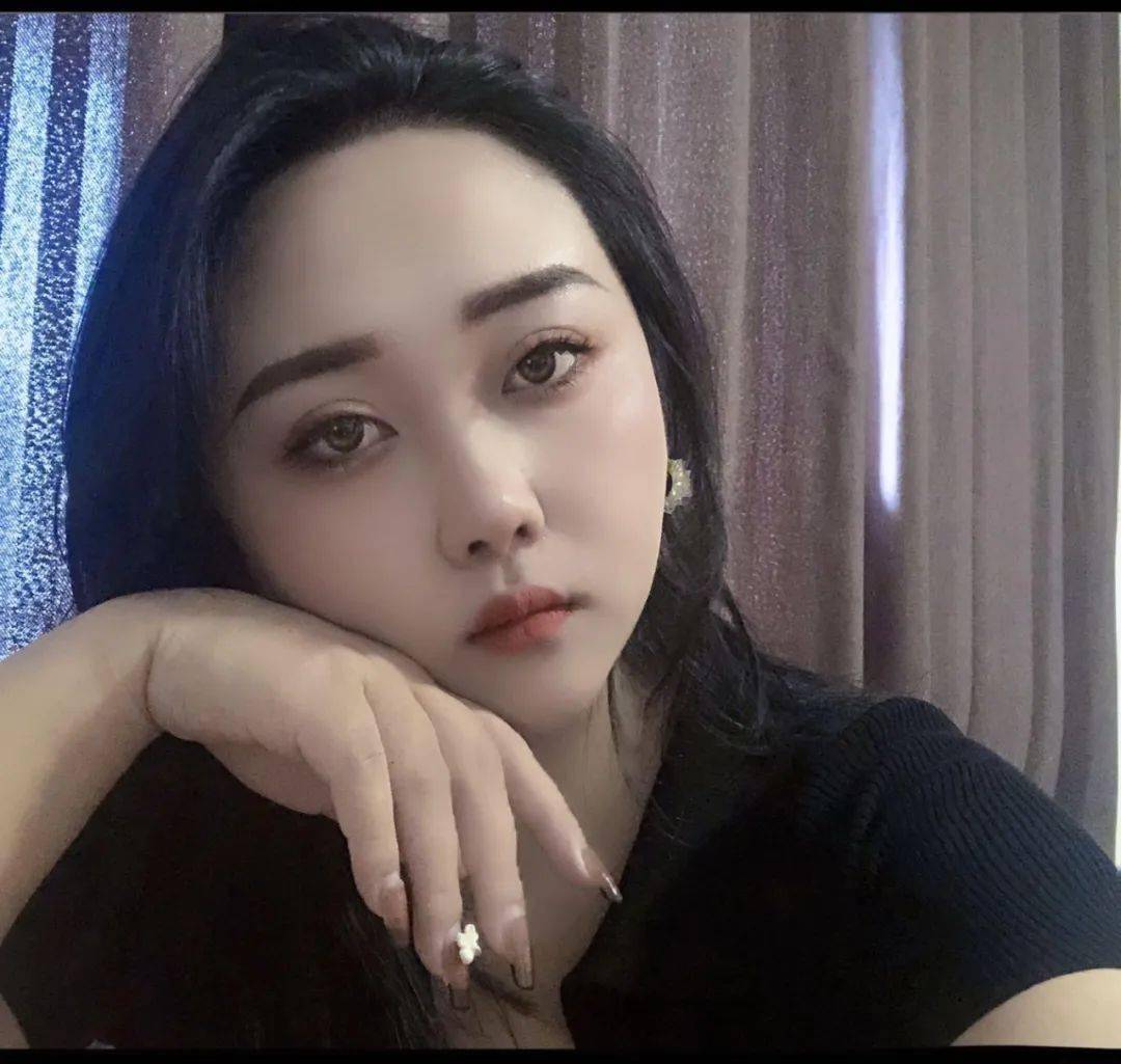 相亲表白墙肤如凝脂肌如雪27岁本科热情乐观的小姐姐