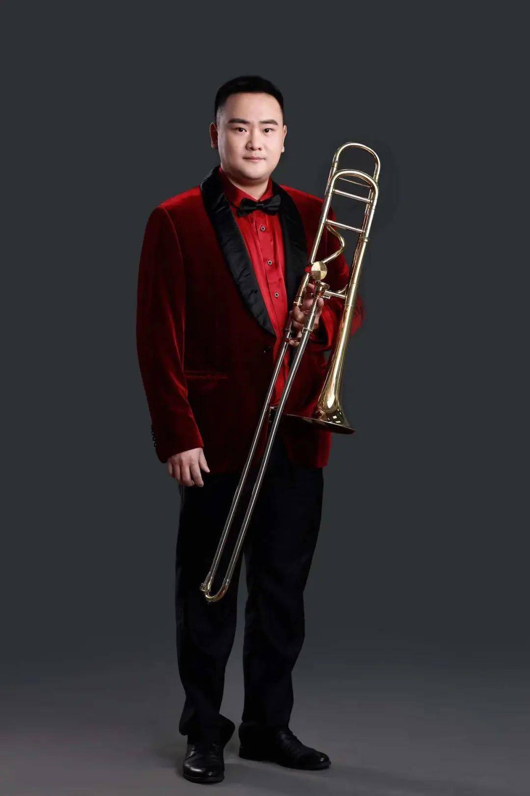 欢迎scpo低音铜管"四大金刚"真的会被长号伸出去的时候"戳"到工伤吗?