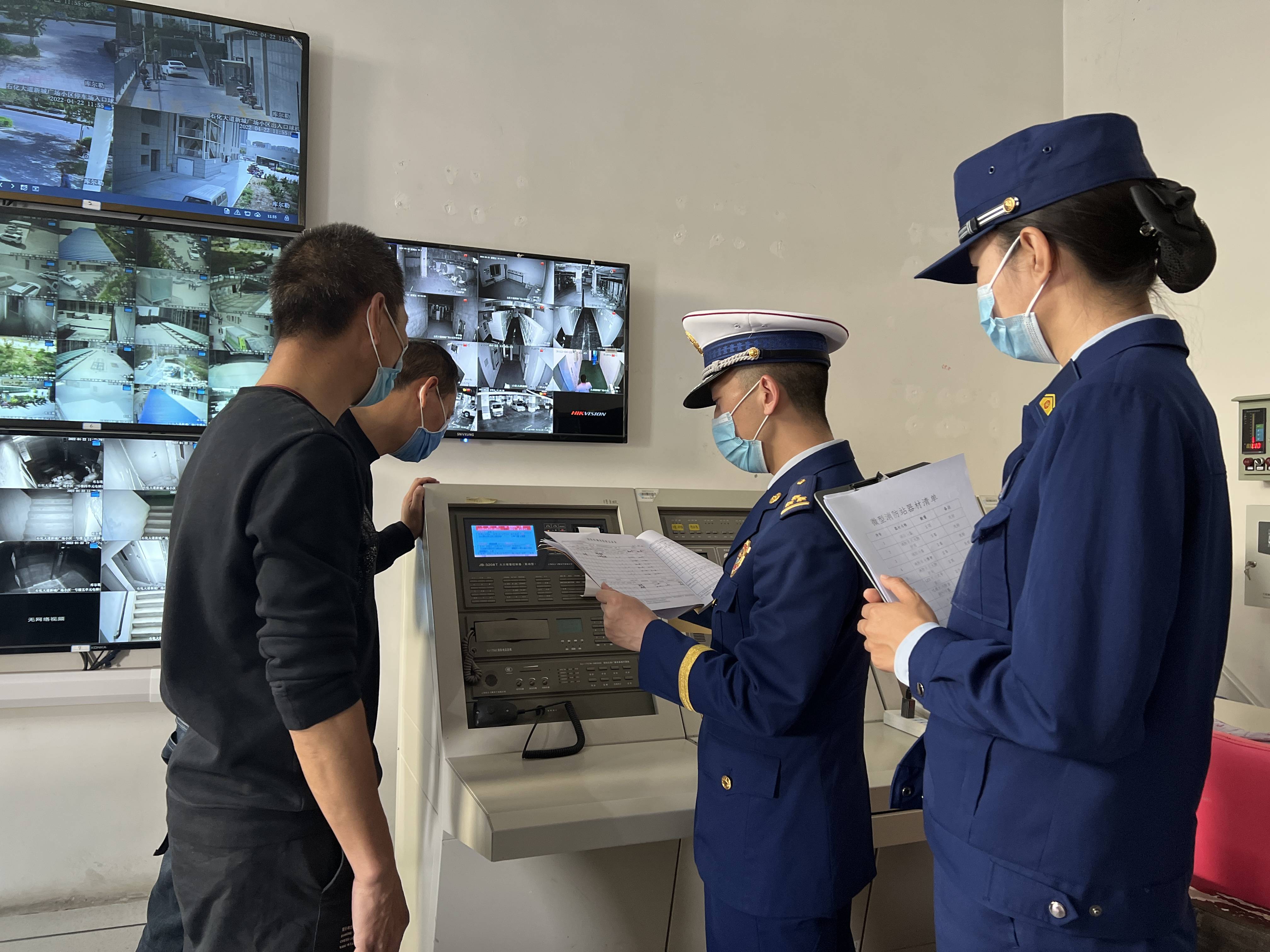 103电影公园,家满福超市等场所进行检查指导,实地检查各场所消防安全