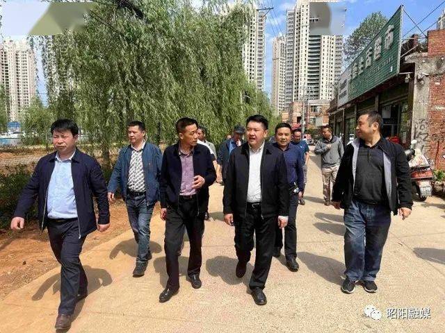 陶毅一行首先来到滇东北区域医疗中心项目建设现场,详细了解项目用地