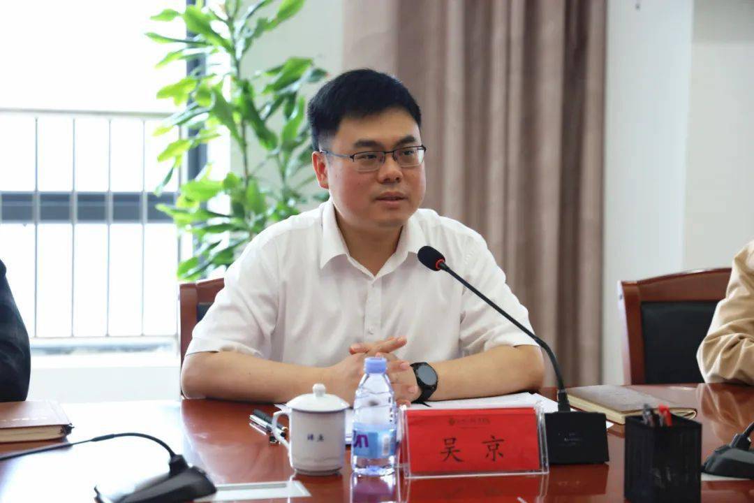 台江区政府副区长吴京一行莅临福州外语外贸学院考察