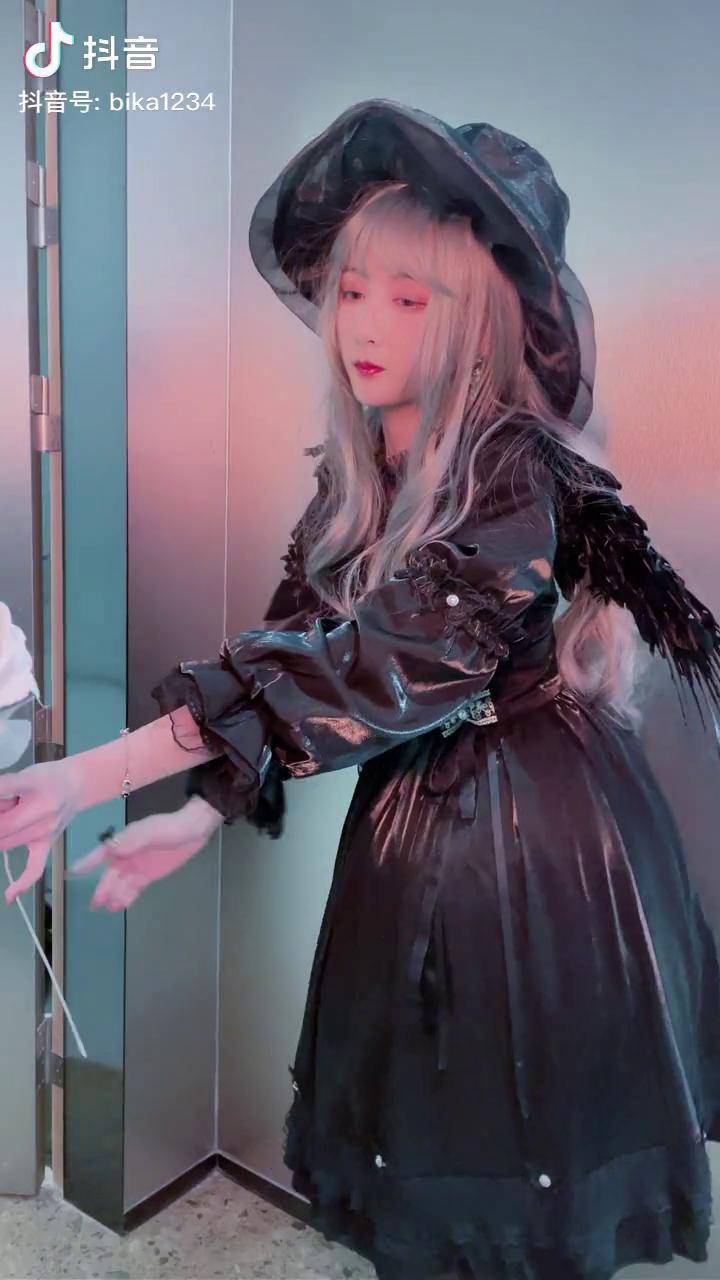 小哔愿意当樱桃喵的狗深深在哔咔cos专区爱了哔咔好看的小姐姐漫展二