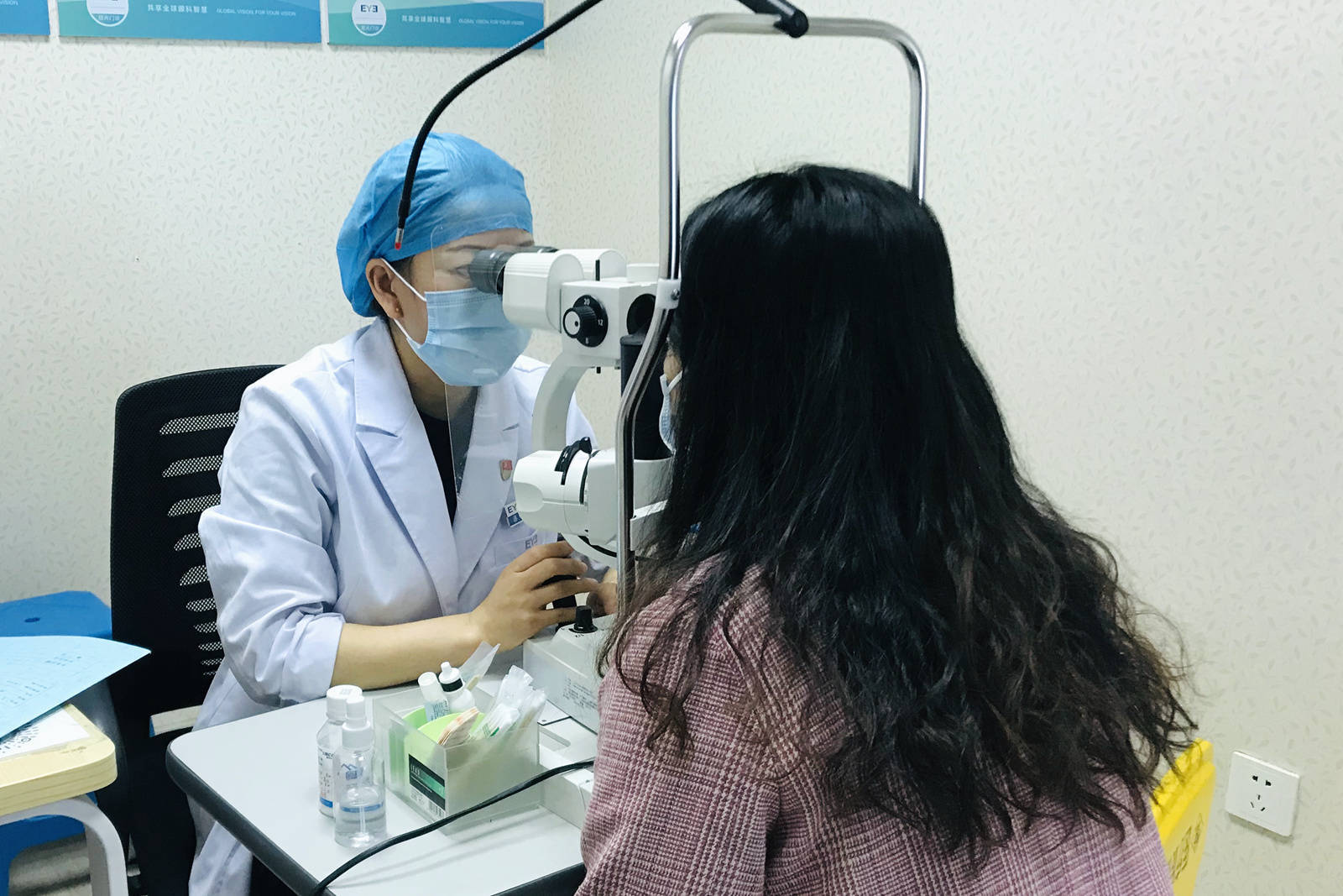 五一小长假银川爱尔眼科医院迎来摘镜小高峰