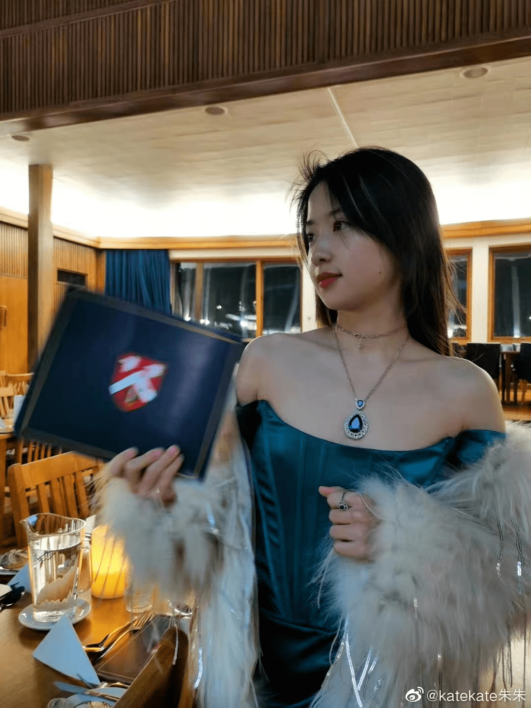 上海外滩长草?记者连夜去看了_牛津_朱朱