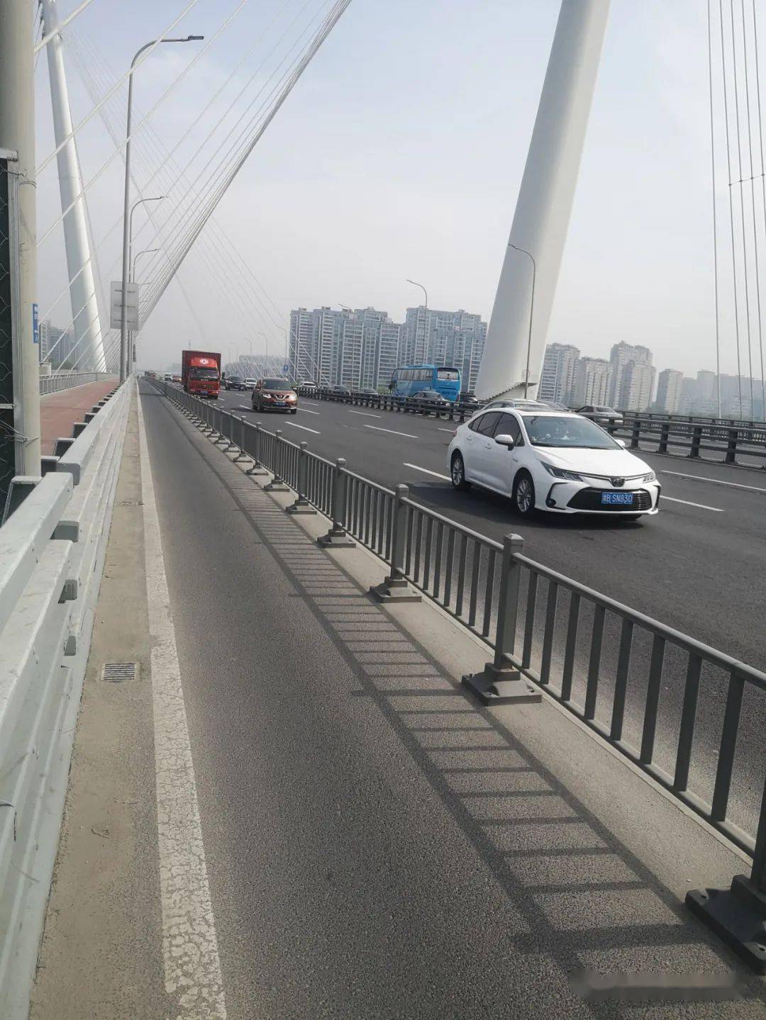 青林湾非机动车桥带来的交通启示_姚江东路_大桥_车道