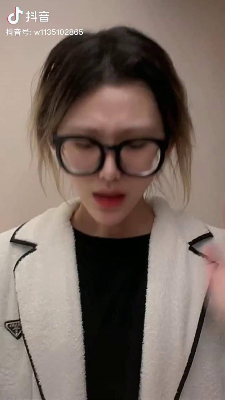 喂你是我的未婚妻吗变装cos查理苏cn沈辞