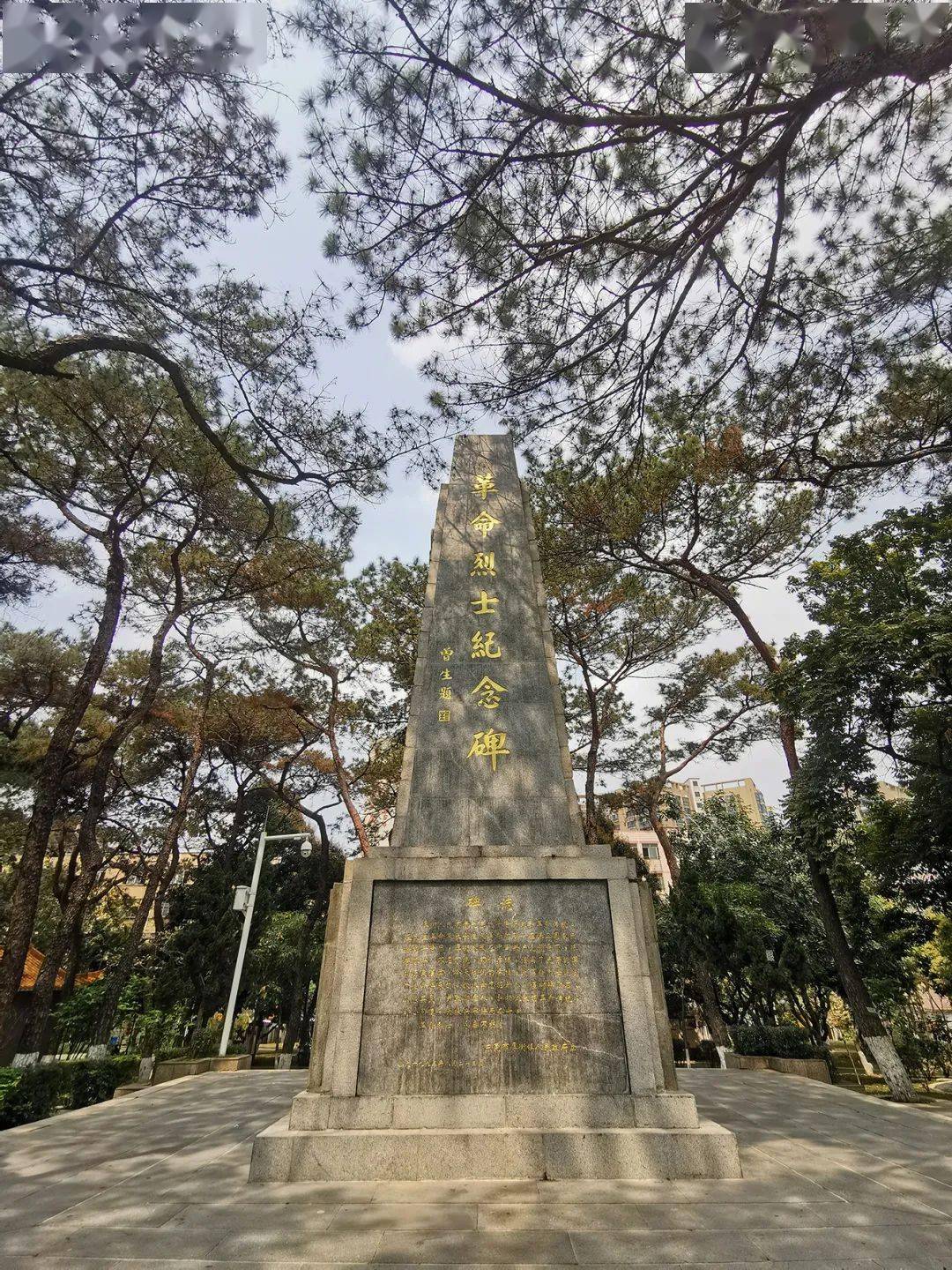 (东江纵队碑廊,王作尧将军雕像)松山公园大迳汪潭党史公园,是集党史