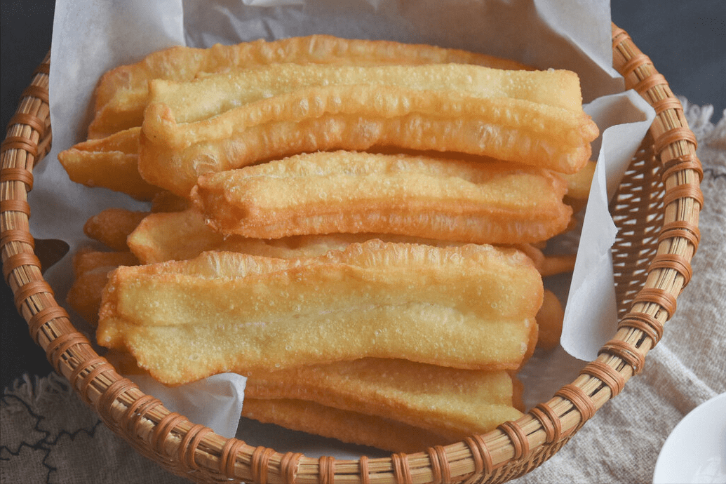 炸油条不放泡打粉也不用小苏打教你配方比例个个蓬松香酥脆