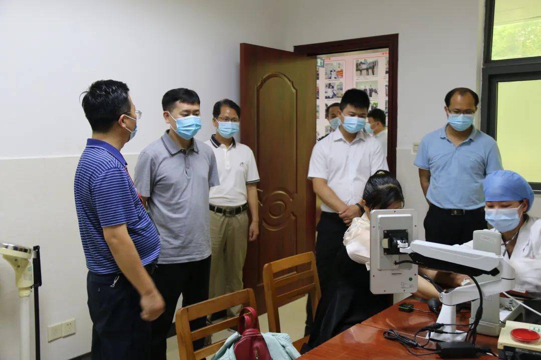 4月28日桂平市委常委市政府常务副市长杨通顺莅临桂平血浆站视察指导