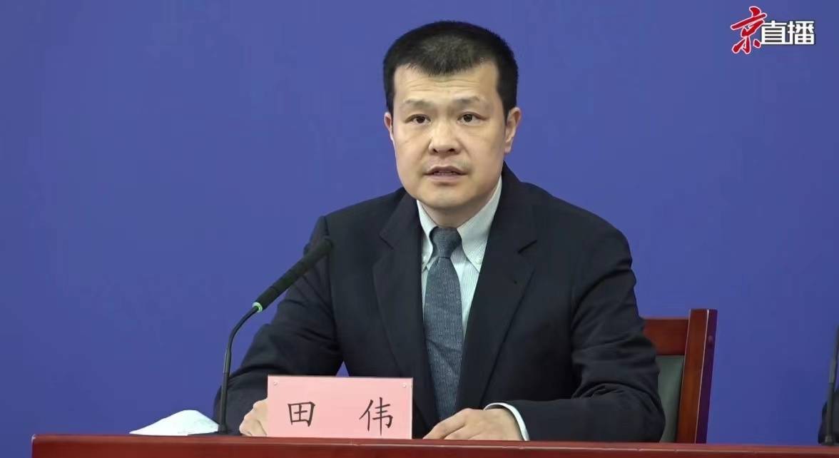 疫情防控工作第323场新闻发布会上,市委宣传部对外新闻处处长田伟介绍