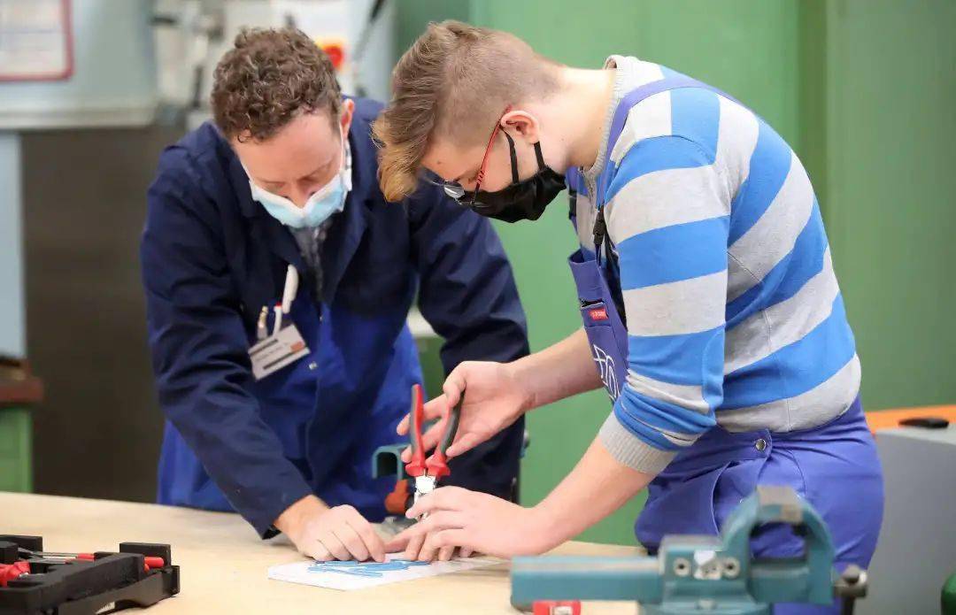 德国劳动教育探究与借鉴:渗透基础教育的综合课程_实践_职业_企业