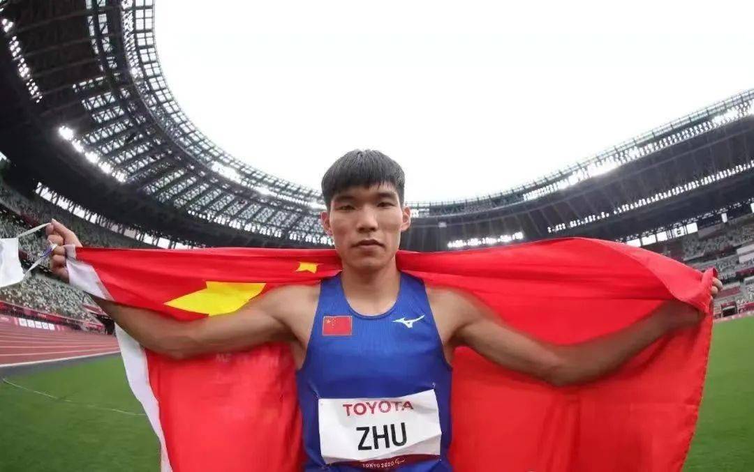 我省残奥运动员陈超所在的中国乒乓球男子团体tt6-7级被授予第26届