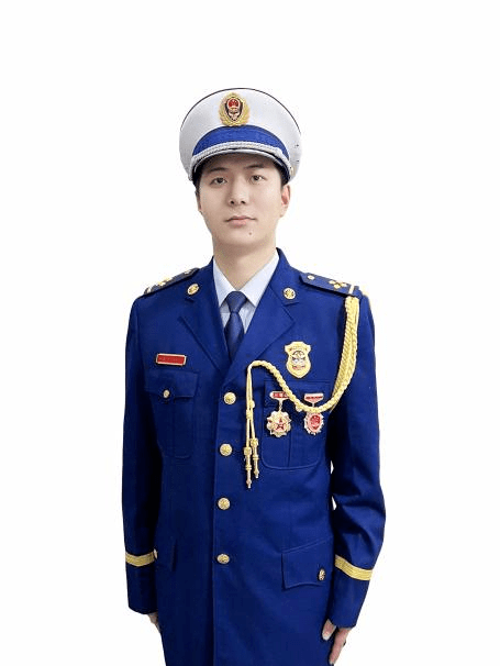 曾羿,男,1989年8月出生,汉族,江西南昌人,中共党员,现任南昌市消防