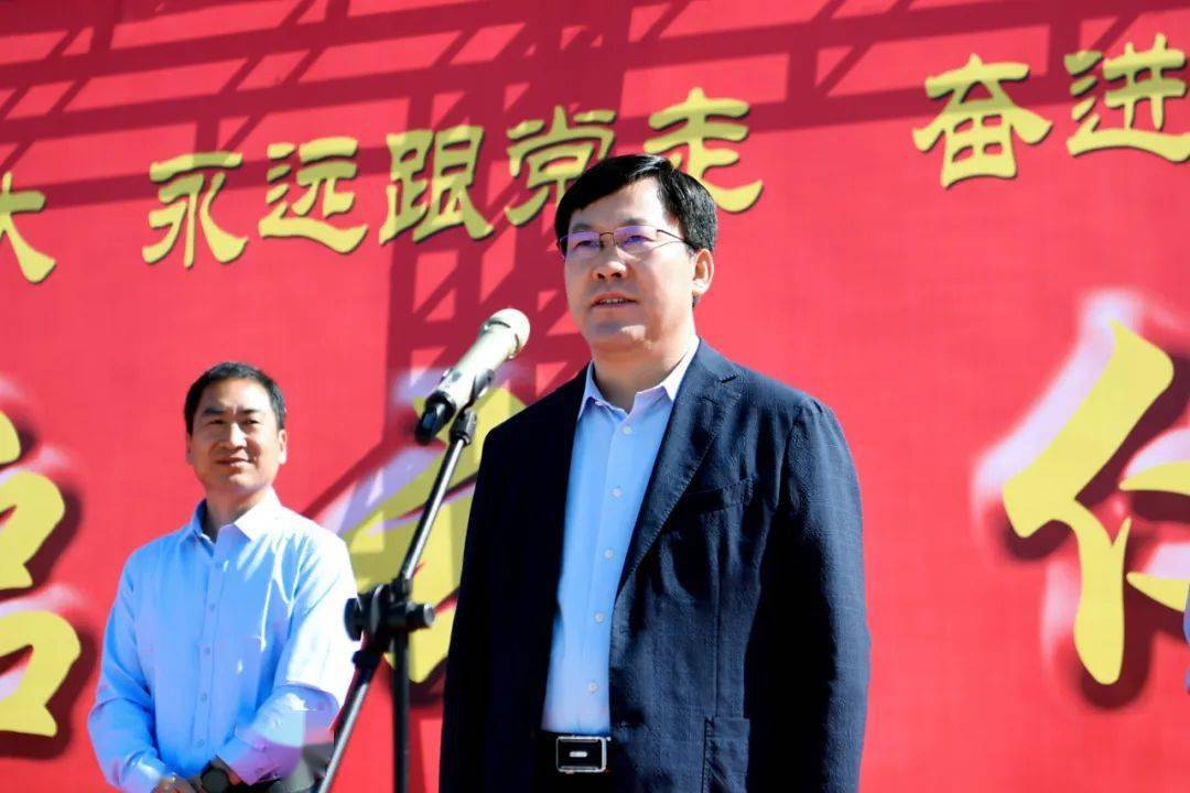 县委书记薛永琦同志宣布启动仪式开始.