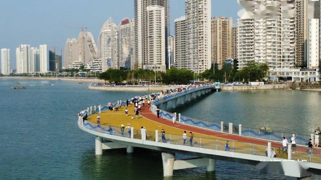 5月3日下午18时许,北海阿叔小编来到海景广场这边,看到这