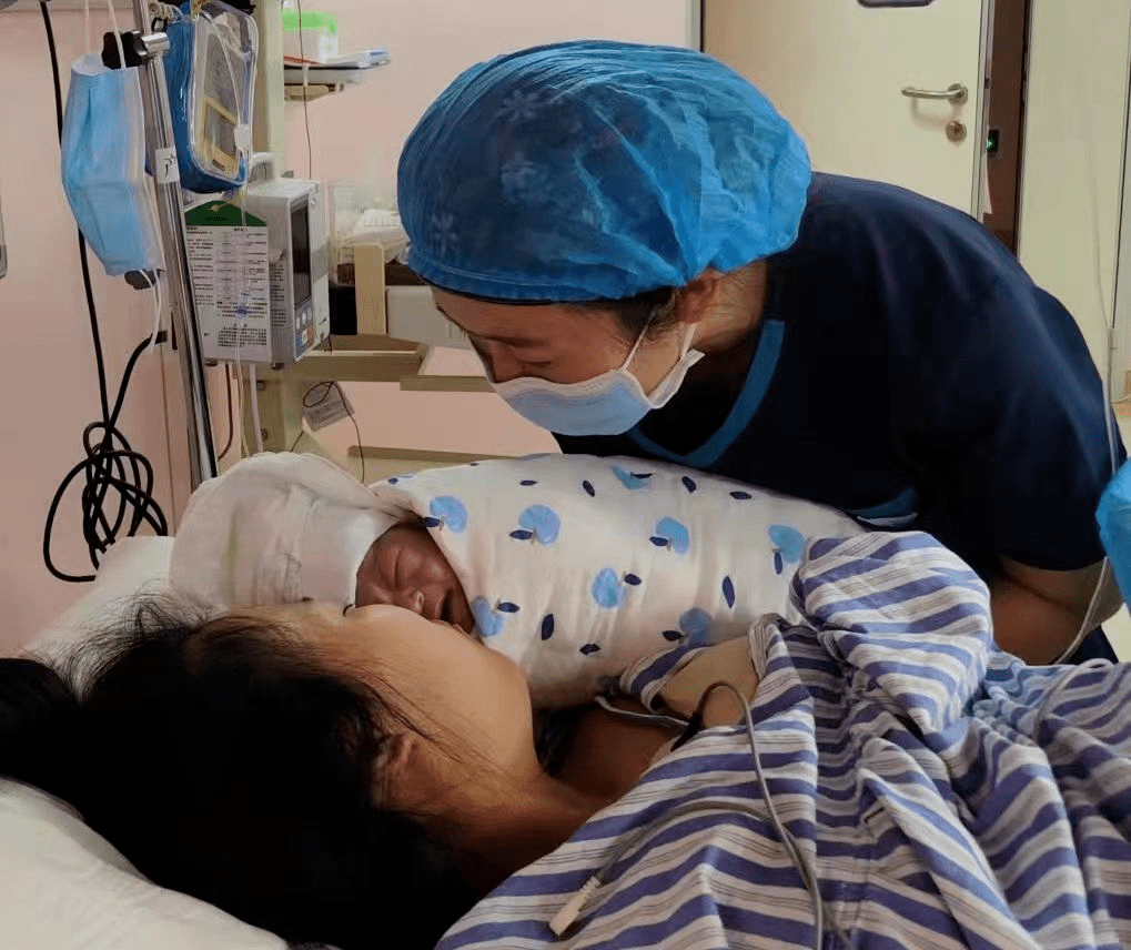 55国际助产士日丨守护生命之花绽放致敬托起生命的第一人