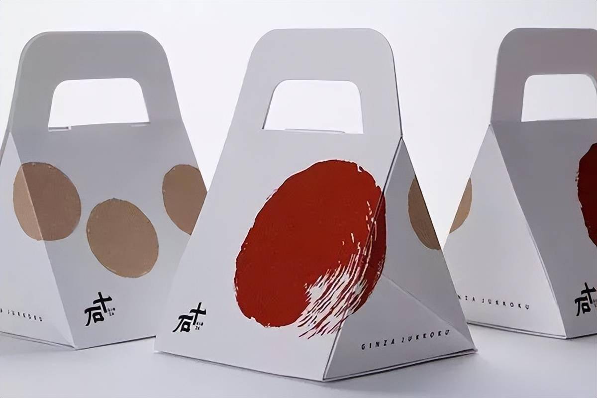 同时又加入了欧美的极简设计理念带有东方文化韵味一般采用传统设计