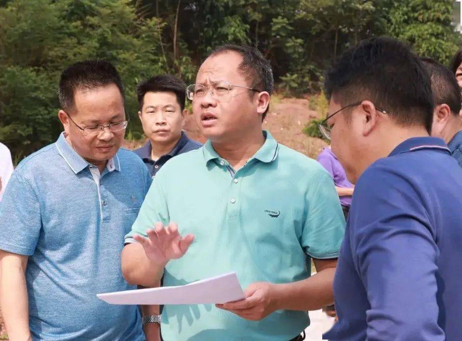 5月6日,县委书记,县长陈夏广到城区调研我县土地出让工作,强调要统筹