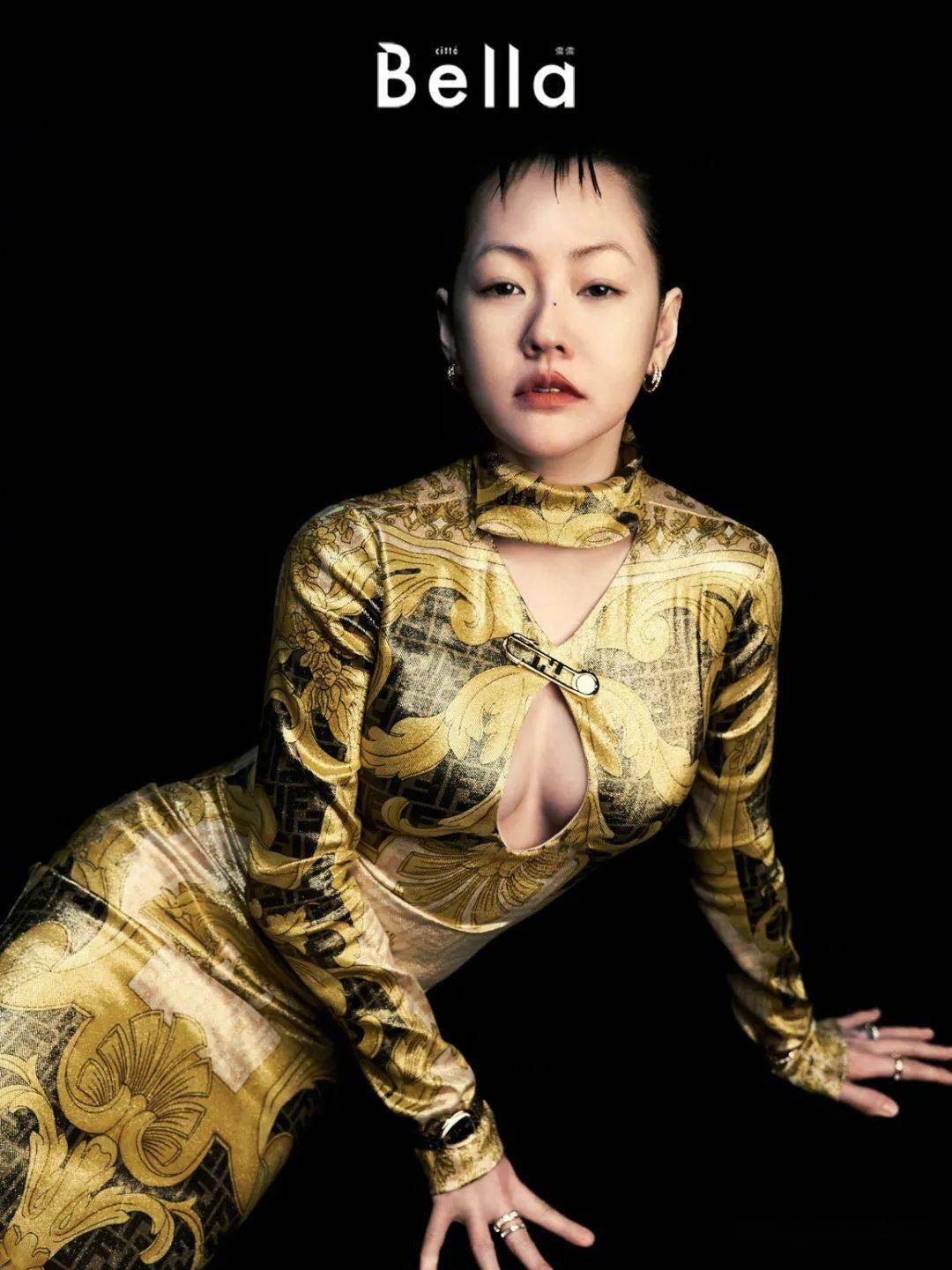 《bella侬侬》小s"熙娣宇宙"写真大片,化身"多个我"迷幻怪诞_徐熙娣