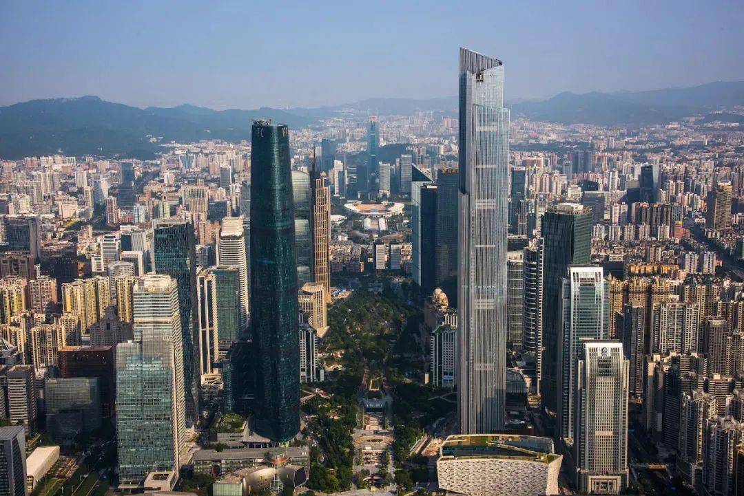 东塔和西塔,与小蛮腰一同构成广州一张独特的名片.