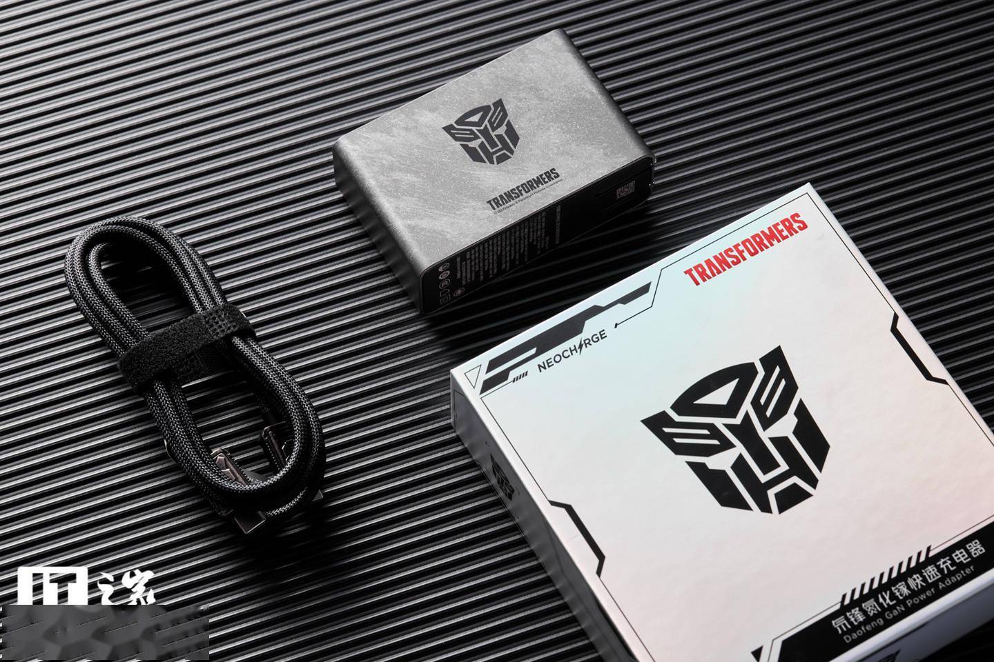 it之家开箱红魔12065w氮化镓变形金刚战损版充电器图赏