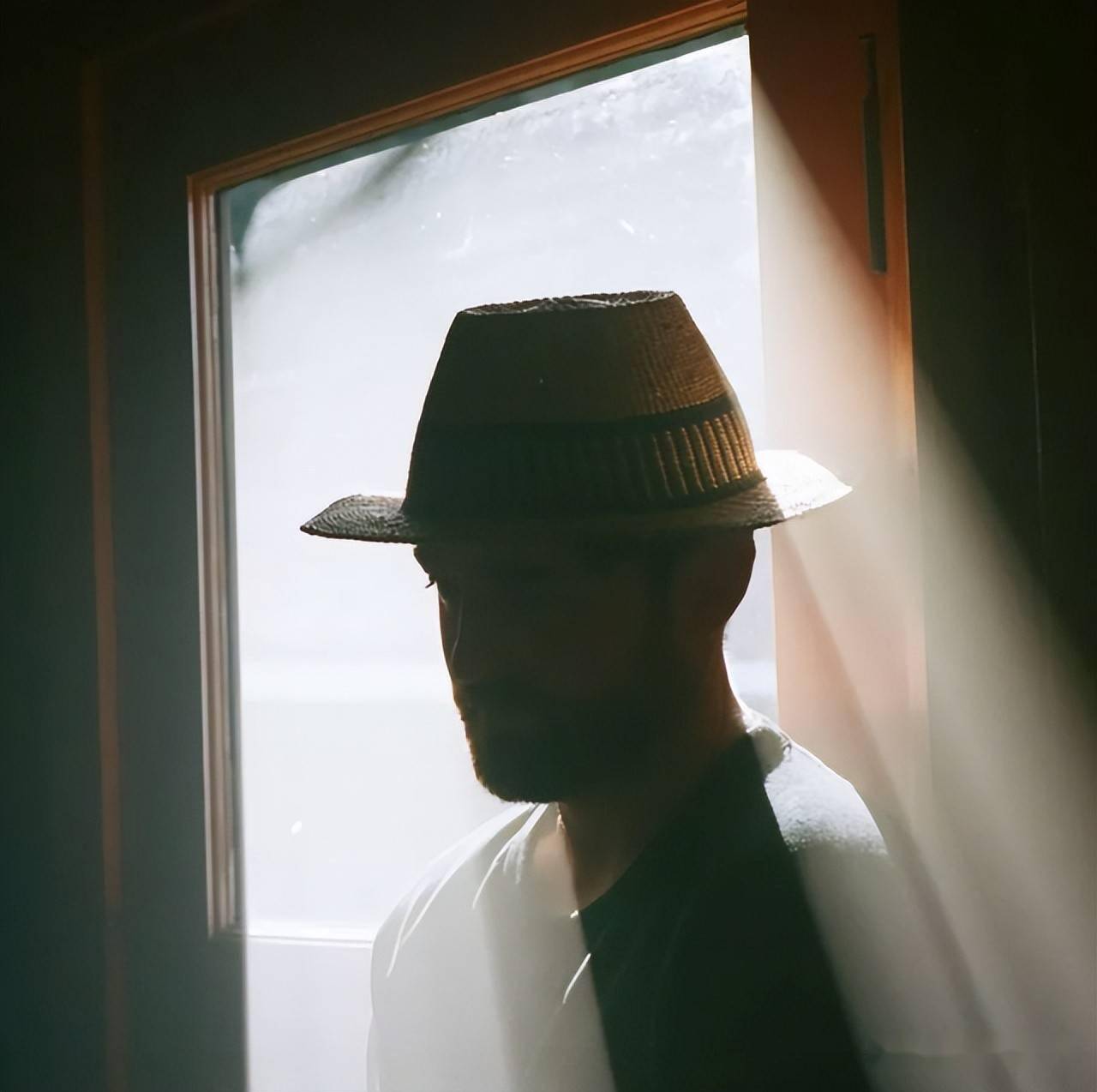 人像丁达尔光摄影