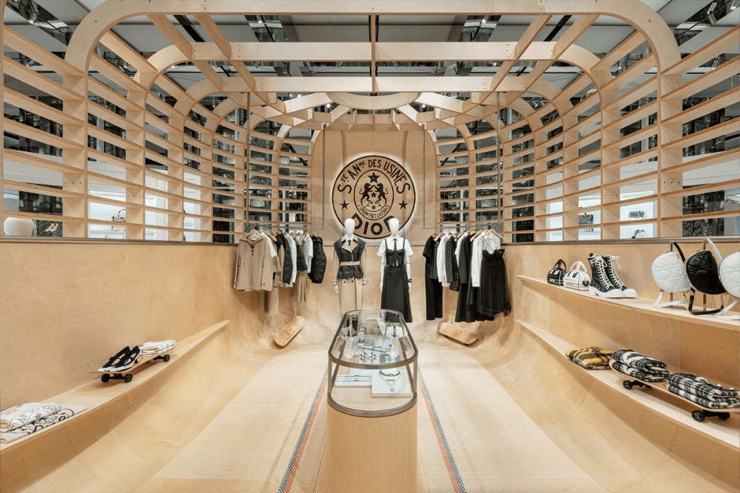 首尔dior概念店开幕全玻璃外墙简直一个大阳光房