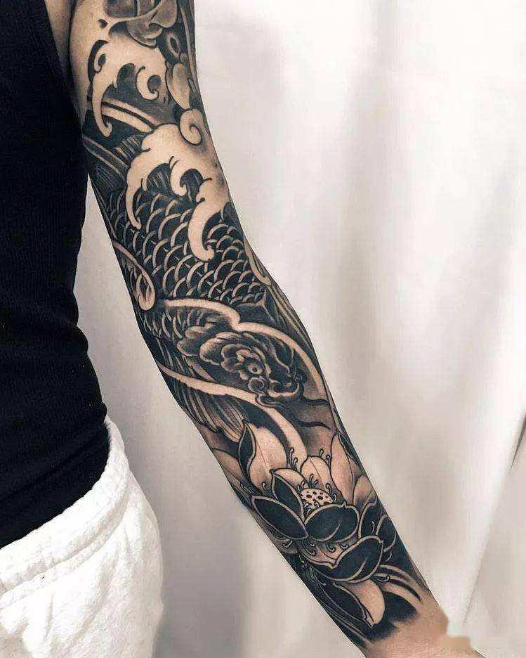 锦鲤纹身的禁忌 手臂图片