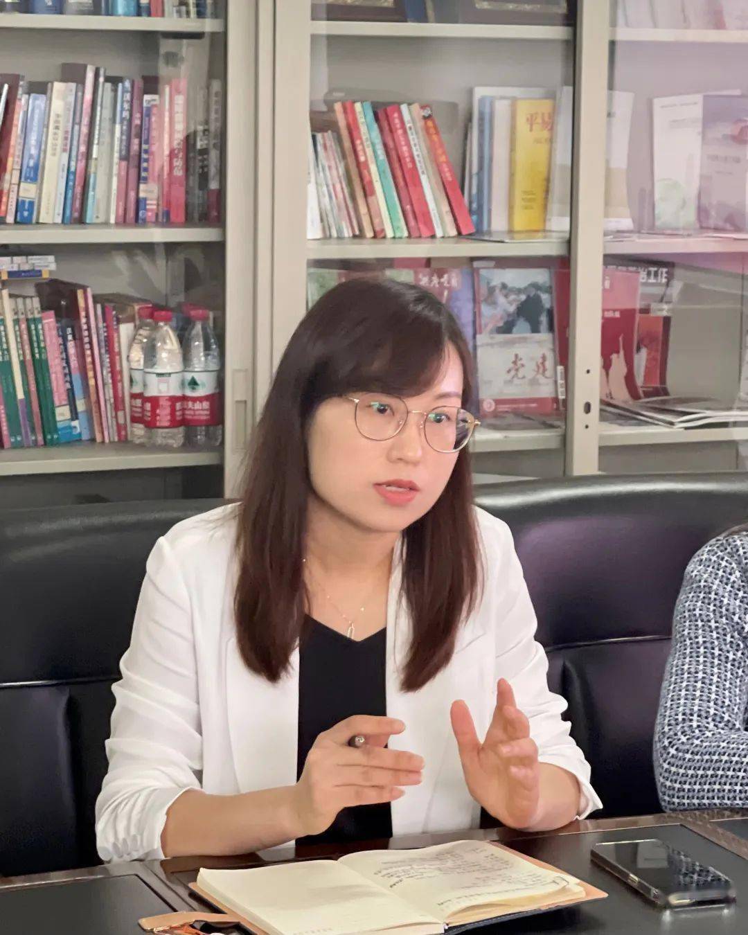 加强沟通走进学生国际商学院召开2021级学生座谈会