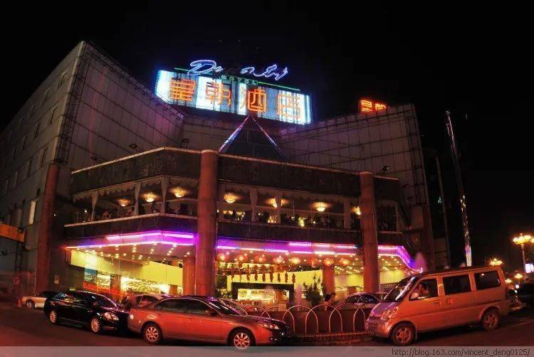 近日,街坊君从京东拍卖了解,肇庆原皇朝酒店(原标题:端州五路南市园林