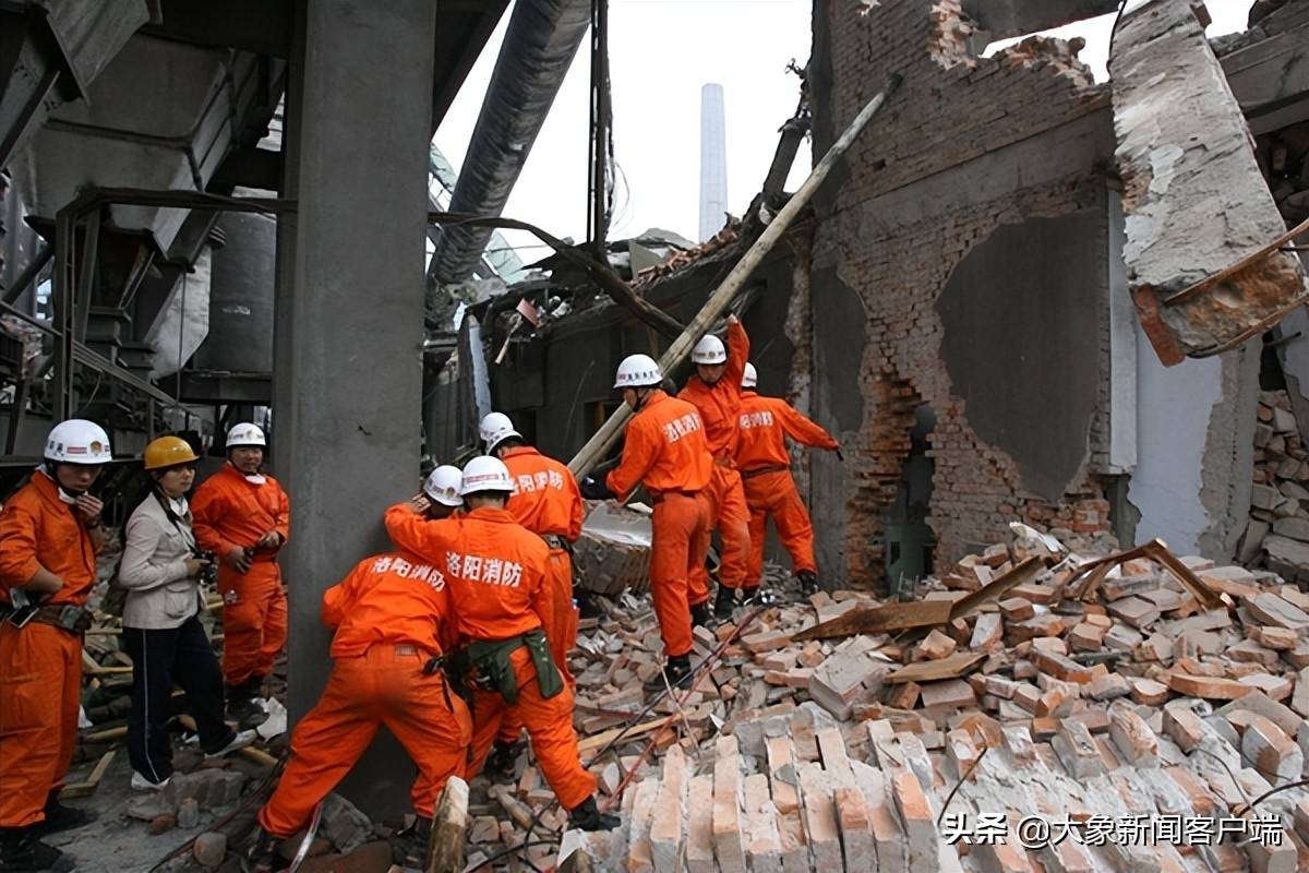 十四年前汶川大地震中那個鑽進廢墟救人的消防員如今怎樣了