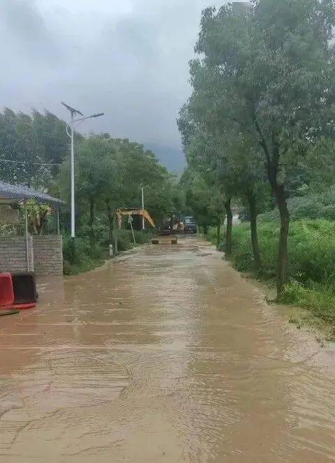 惠州一地明天继续停课!_龙门县_暴雨_进行
