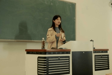 校园优秀毕业生杨心蕊明朝即长路惜取此时心