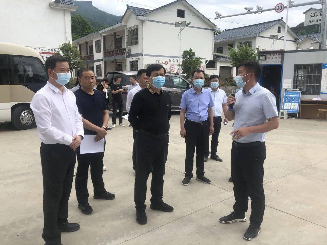 刘迎军一行在县委书记史邦俭,县长魏巍等领导的陪同下,先后来到江口