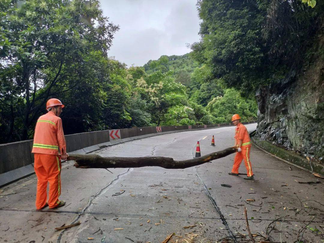 (何行雲)閩侯中心祥謙公路站職工對g324線閩侯縣祥謙鎮峽南村至蘭圃村