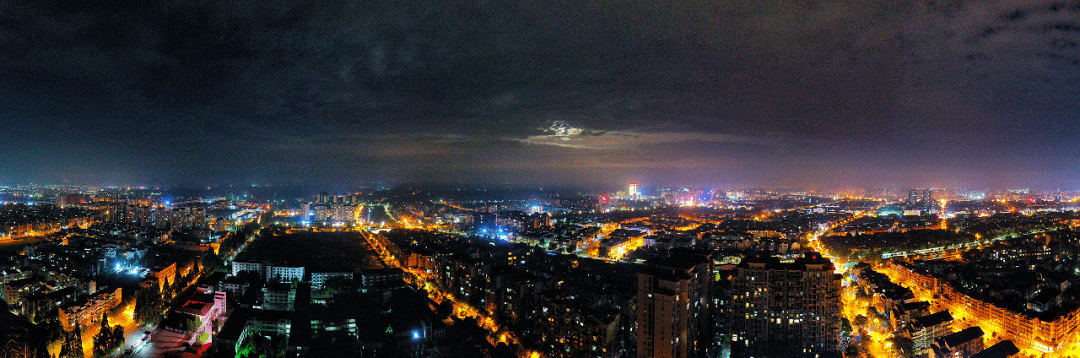 夜幕下的都江堰，藏着许多你未曾走近的魅力~