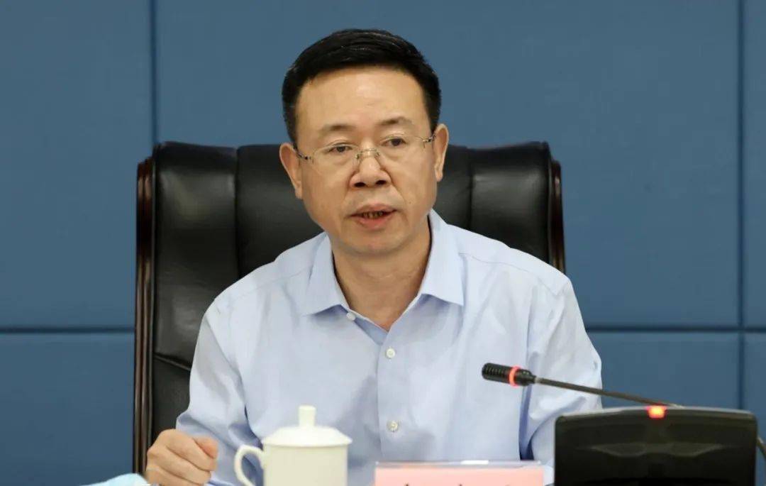 巴南区疫情防控工作调度会召开,强调以更高标准,更严要求,更实举措做